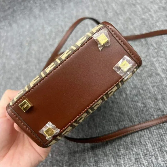 100% Authentic Fendi Shoulder Bag - Picture 9 of 16